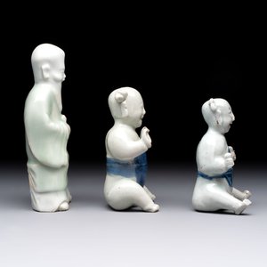 Nine Chinese blue, white, celadon-glazed and famille rose figures, 18/19th C. — 照片 5