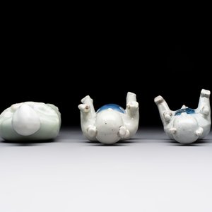 Nine Chinese blue, white, celadon-glazed and famille rose figures, 18/19th C. — 照片 6