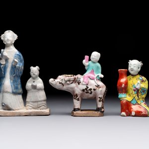 Nine Chinese blue, white, celadon-glazed and famille rose figures, 18/19th C. — 照片 8