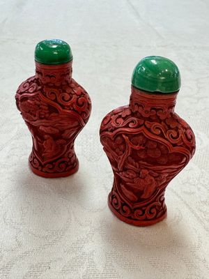 Nine Chinese cinnabar lacquer snuff bottles and a covered box, Qianlong marks, 19/20th C. — photo 2