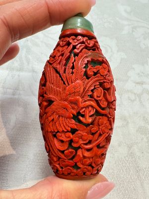 Nine Chinese cinnabar lacquer snuff bottles and a covered box, Qianlong marks, 19/20th C. — photo 70