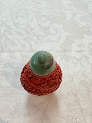 Nine Chinese cinnabar lacquer snuff bottles and a covered box, Qianlong marks, 19/20th C. — photo 72