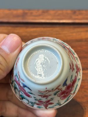 Nine Chinese famille rose cups and eight saucers, Yongzheng/Qianlong — photo 14