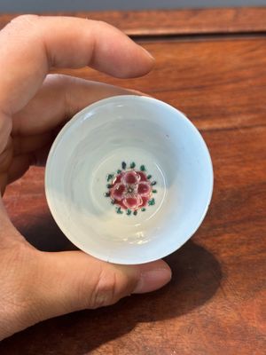 Nine Chinese famille rose cups and eight saucers, Yongzheng/Qianlong — photo 29