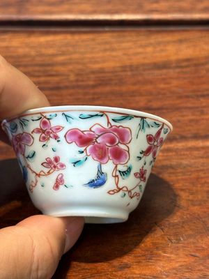 Nine Chinese famille rose cups and eight saucers, Yongzheng/Qianlong — photo 9