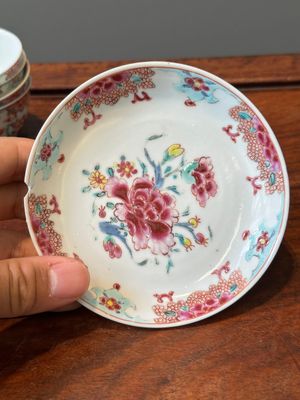 Nine Chinese famille rose cups and eight saucers, Yongzheng/Qianlong — 照片 24