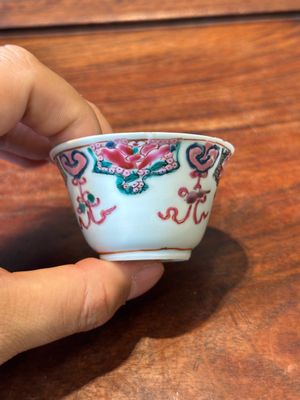 Nine Chinese famille rose cups and eight saucers, Yongzheng/Qianlong — 照片 27