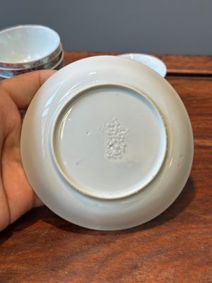 Nine Chinese famille rose cups and eight saucers, Yongzheng/Qianlong — 照片 39