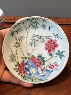 Nine Chinese famille rose cups and eight saucers, Yongzheng/Qianlong — 照片 42
