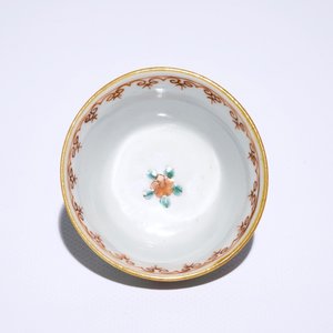 Nine Chinese famille rose on capucin brown ground cups and saucers, Qianlong — 照片 8