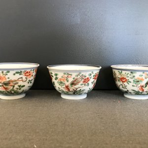 Nine Chinese famille verte cups and saucers with birds among blossoms, Kangxi — 照片 16