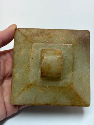 Nine Chinese hardstone carvings and bowls, including jade, 19/20th C. — photo 16