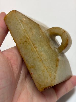 Nine Chinese hardstone carvings and bowls, including jade, 19/20th C. — photo 18