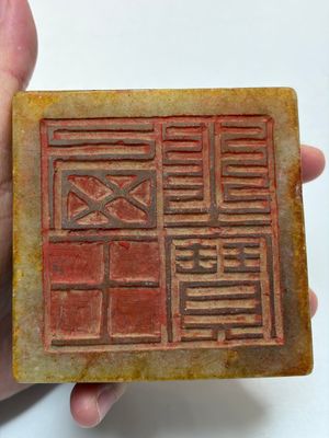Nine Chinese hardstone carvings and bowls, including jade, 19/20th C. — photo 19