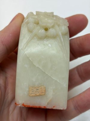 Nine Chinese hardstone carvings and bowls, including jade, 19/20th C. — photo 20