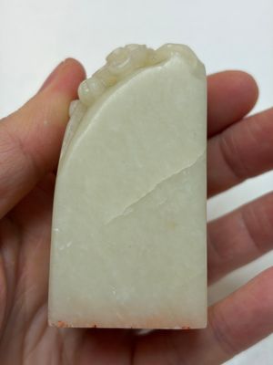 Nine Chinese hardstone carvings and bowls, including jade, 19/20th C. — photo 21