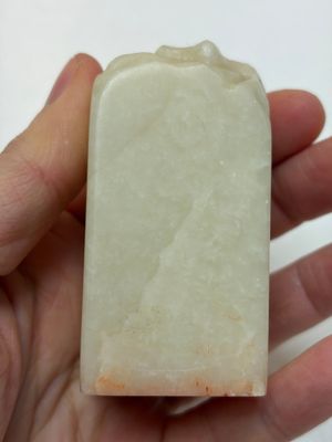 Nine Chinese hardstone carvings and bowls, including jade, 19/20th C. — photo 22