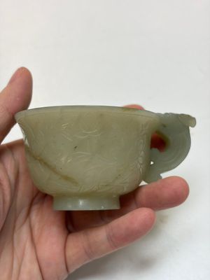 Nine Chinese hardstone carvings and bowls, including jade, 19/20th C. — photo 26