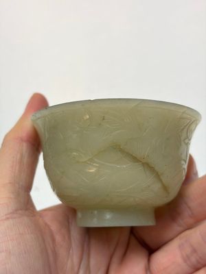 Nine Chinese hardstone carvings and bowls, including jade, 19/20th C. — photo 29