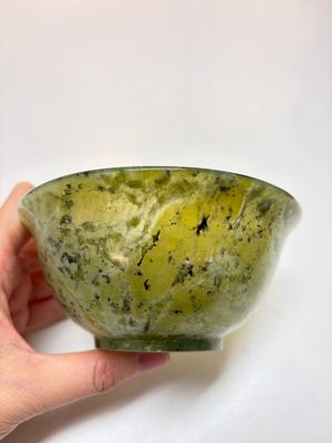 Nine Chinese hardstone carvings and bowls, including jade, 19/20th C. — photo 3