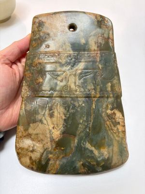 Nine Chinese hardstone carvings and bowls, including jade, 19/20th C. — photo 37