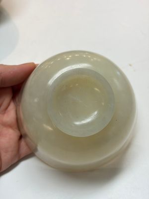 Nine Chinese hardstone carvings and bowls, including jade, 19/20th C. — photo 45