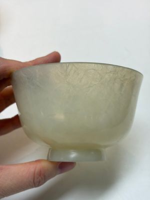 Nine Chinese hardstone carvings and bowls, including jade, 19/20th C. — photo 46