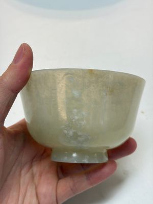 Nine Chinese hardstone carvings and bowls, including jade, 19/20th C. — photo 50