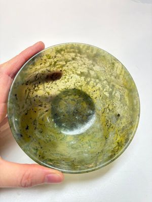 Nine Chinese hardstone carvings and bowls, including jade, 19/20th C. — photo 5