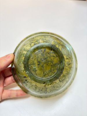 Nine Chinese hardstone carvings and bowls, including jade, 19/20th C. — photo 6