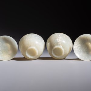 Nine Chinese hardstone carvings and bowls, including jade, 19/20th C. — photo 17