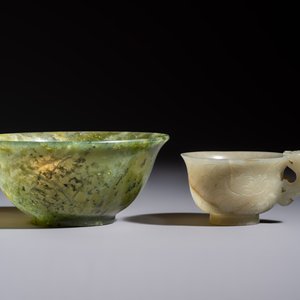 Nine Chinese hardstone carvings and bowls, including jade, 19/20th C. — photo 6