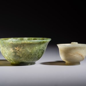 Nine Chinese hardstone carvings and bowls, including jade, 19/20th C. — photo 9