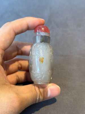 Nine Chinese jade and agate snuff bottles, 19/20th C. — photo 15