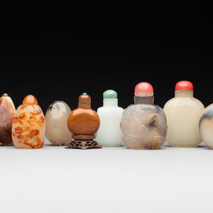 Nine Chinese jade and agate snuff bottles, 19/20th C. — photo 1