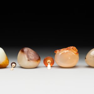 Nine Chinese jade and agate snuff bottles, 19/20th C. — photo 11