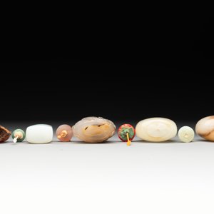 Nine Chinese jade and agate snuff bottles, 19/20th C. — photo 13