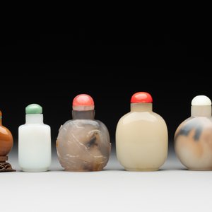 Nine Chinese jade and agate snuff bottles, 19/20th C. — photo 2