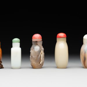 Nine Chinese jade and agate snuff bottles, 19/20th C. — photo 3
