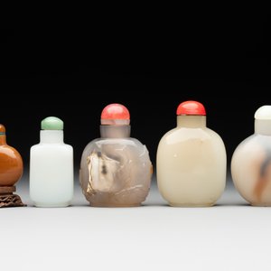 Nine Chinese jade and agate snuff bottles, 19/20th C. — photo 4