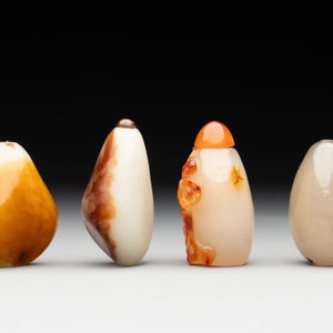 Nine Chinese jade and agate snuff bottles, 19/20th C. — photo 7