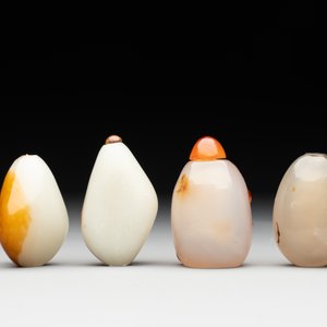 Nine Chinese jade and agate snuff bottles, 19/20th C. — photo 8