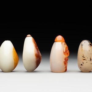 Nine Chinese jade and agate snuff bottles, 19/20th C. — photo 9