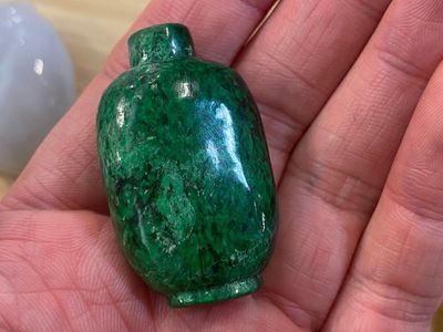 Nine Chinese jade, glass and hardstone snuff bottles, 19/20th C. — photo 11
