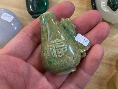 Nine Chinese jade, glass and hardstone snuff bottles, 19/20th C. — photo 13