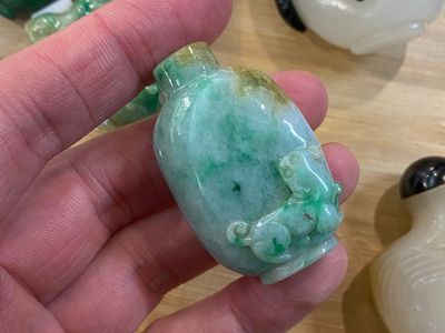 Nine Chinese jade, glass and hardstone snuff bottles, 19/20th C. — photo 17