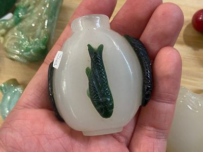 Nine Chinese jade, glass and hardstone snuff bottles, 19/20th C. — photo 25