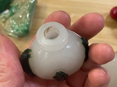 Nine Chinese jade, glass and hardstone snuff bottles, 19/20th C. — photo 28