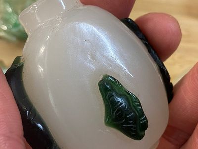Nine Chinese jade, glass and hardstone snuff bottles, 19/20th C. — photo 29