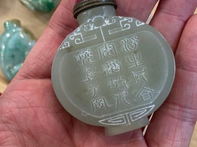 Nine Chinese jade, glass and hardstone snuff bottles, 19/20th C. — photo 31